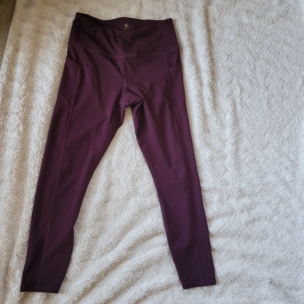 Women's Gaiam Om Karma High-Waisted Leggings medium winetasting